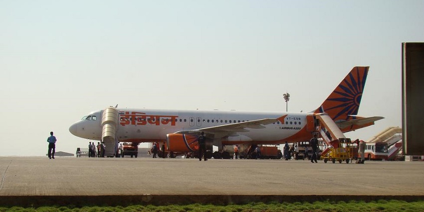 Anyone can reach Yashwantgad Fort by airplane at the Dabolim Airport