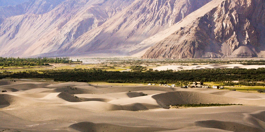 Visit the Hunder Sand Dunes during your trip to Ladakh for an unforgettable time.