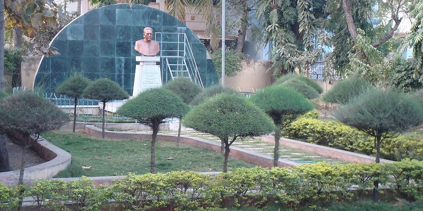 Scenic view of Hutatma Garden in Pune with lush greenery and walking paths