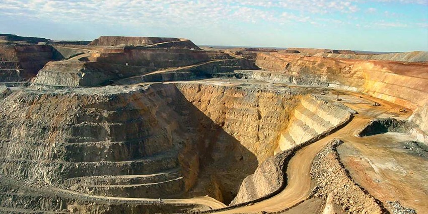 Mine shaft used for mining in Hutti Gold Mines, a place to visit near Raichur.