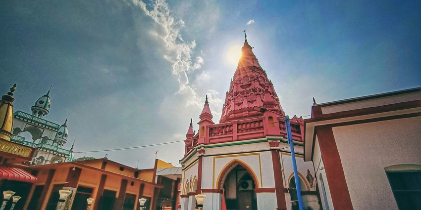 A glimpse of the iconic ISKCON Temple, one of the best Krishna temples in Mumbai.