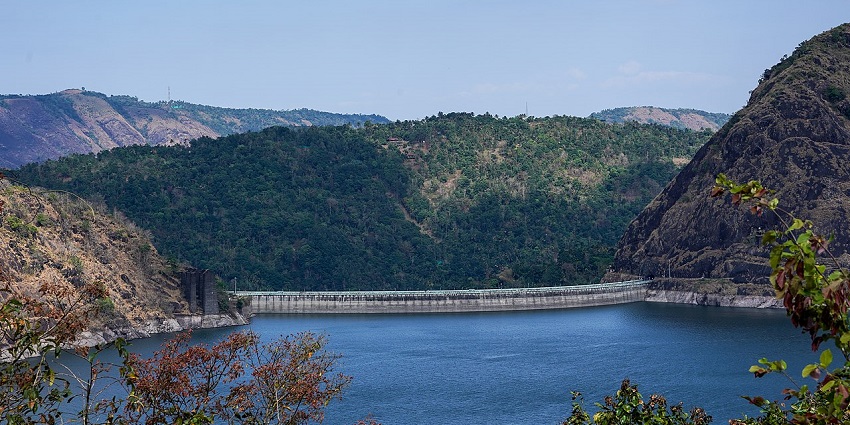 A picture of lush greenery and wildlife sanctuary in Idukki surrounded by hills
