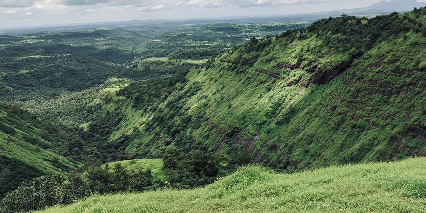 Explore the panoramic views of Igatpuri which is one of the hill stations near Akola.
