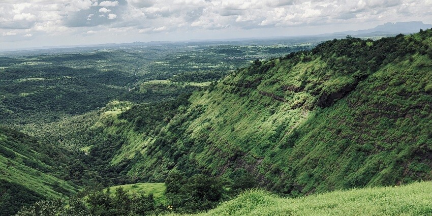 A mesmerising view of Igatpuri’s green valleys, a tourist destination of the region.