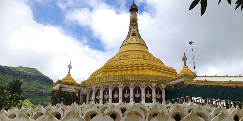 A picture of the Igatpuri pogoda, one of the most religious sites in the region.