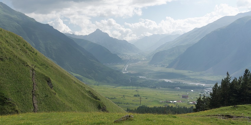 Stunning view of the Igatpuri Valley, showcasing one of the popular hill stations near Mumbai in May.