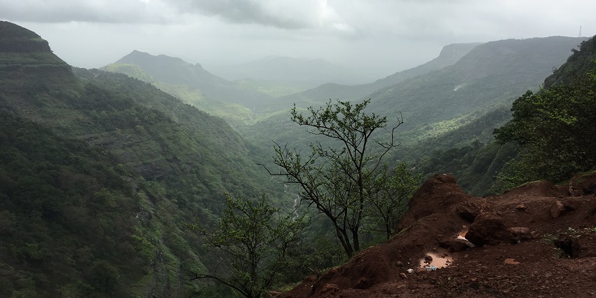 Igatpuri features breathtaking waterfalls, trekking trails, and stunning viewpoints year-round