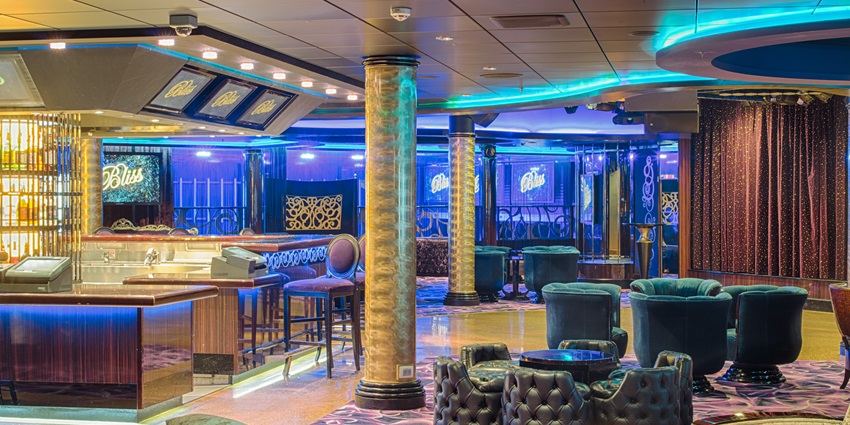 Indigo XP offers vibrant nightlife, live music, and delicious food to every traveller.