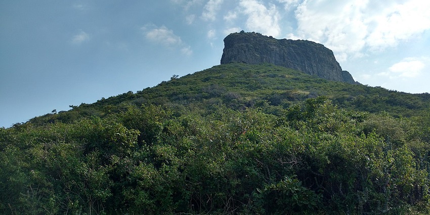 Indrai Fort is a hilltop fort with an exquisite setting and a long past.