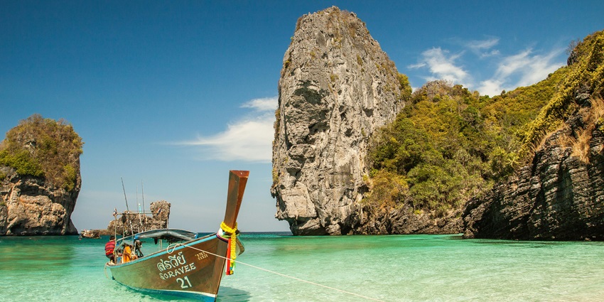 An image of beach hopping along the beautiful coastlines of Nusa Penida