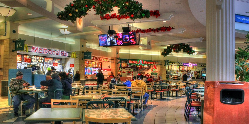 Infiniti Mall 2 has a bustling food court and is one of the shopping malls in Andheri East