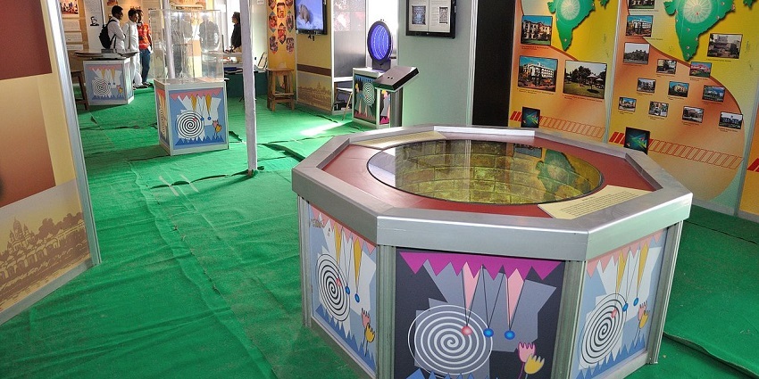 Watch interactive science exhibits and displays on energy and environment at the science museum in Mumbai