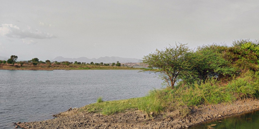 The tranquil Jadhavwadi Lake, which is one of the best places to visit near Alandi