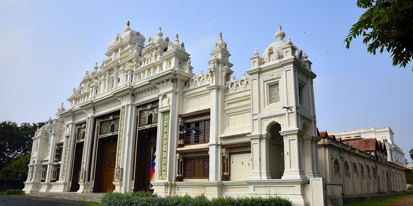 Explore architecture of Jaganmohan Palace - one of the places to visit in Mysore.