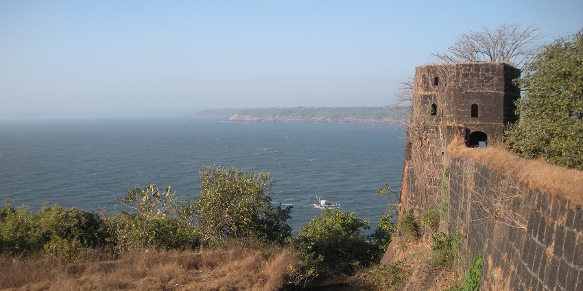 A coastal fortification that is located at the tip of a peninsula in Jaigad which is Jaigad Fort