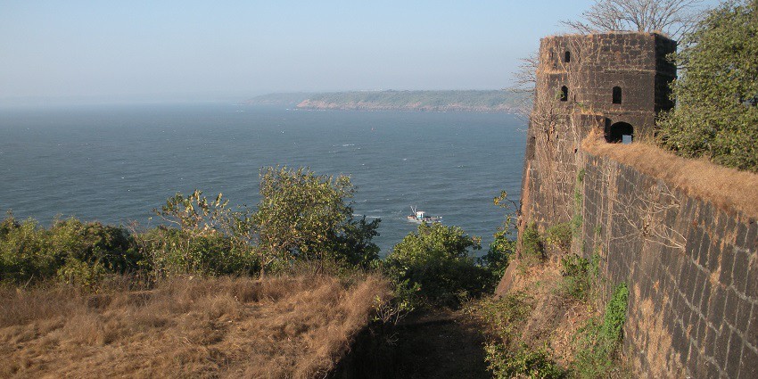 Jaigad Fort offers some of the most stunning views of the surrounding landscape.