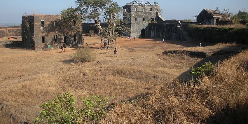 Jaigad Fort in Ratnagiri District - one of the historical places to visit in Devgad.