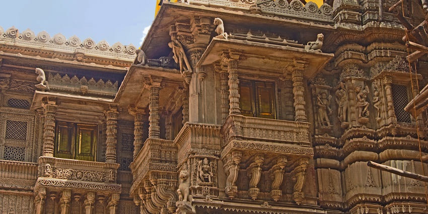 The Jain Temple in Maharashtra is one of the best temples in Thane for every traveller.