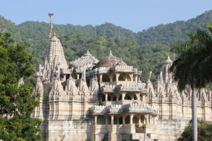 Picturesque view of the Mahaveer Jain temple surrounded by greenery, one of the best Jain temples in Goa