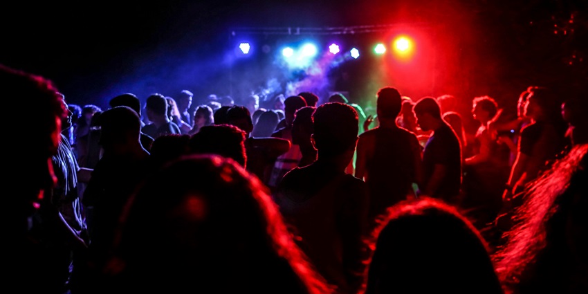 An image of people enjoying nightlife at Jaipur, Rajasthan which is a party place in India.