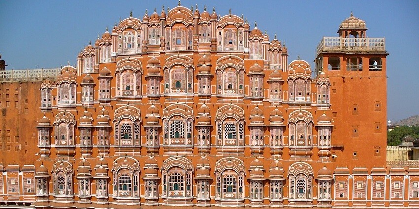 The stunning Hawa Mahal is among the best places to visit in Rajasthan in November.