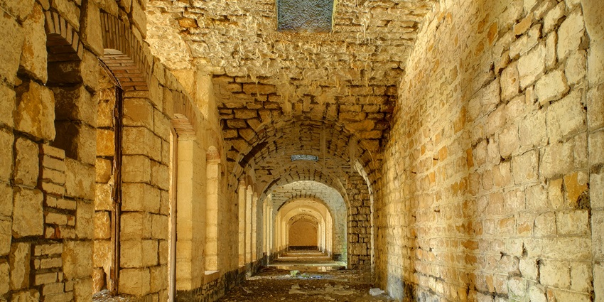 Interior of Jaladurga Fort near Krishna River, a place to visit near Raichur.