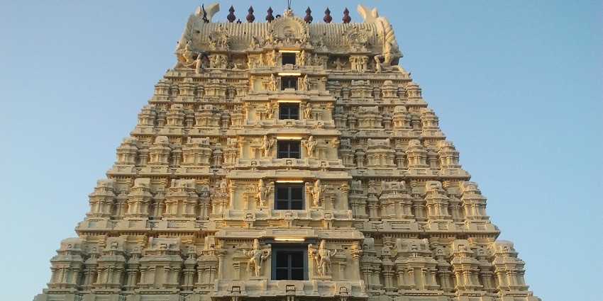Explore the magnitude and joyous vibe of Jalagandeeswarar Temple