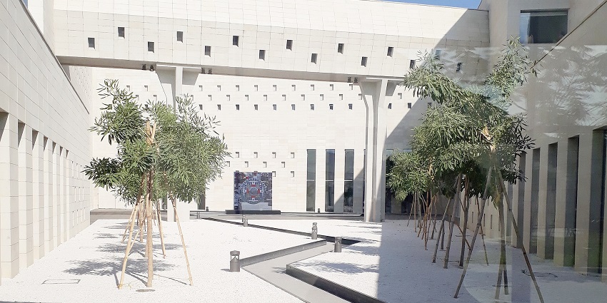 Inside the courtyard of the museum, one of the educational places to see near Bihar museum