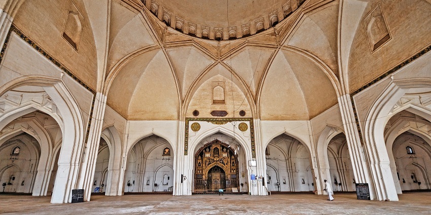 Jama Masjid Gulbarga or Friday Mosque of Gulbarga is Gulbarga, Karnataka, India.