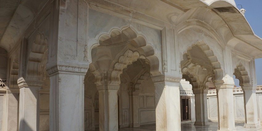 A glimpse of the iconic Jama Masjid, one of the top places to visit in Bandra, Mumbai.