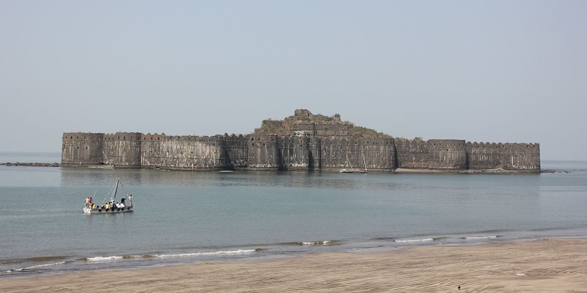 A glimpse of the famous tourist attraction of the region surrounded by azure waters.