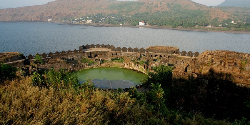 Cherish a beautiful view of Murud-Janjira Fort near Murud, Raigad in the coastal state.