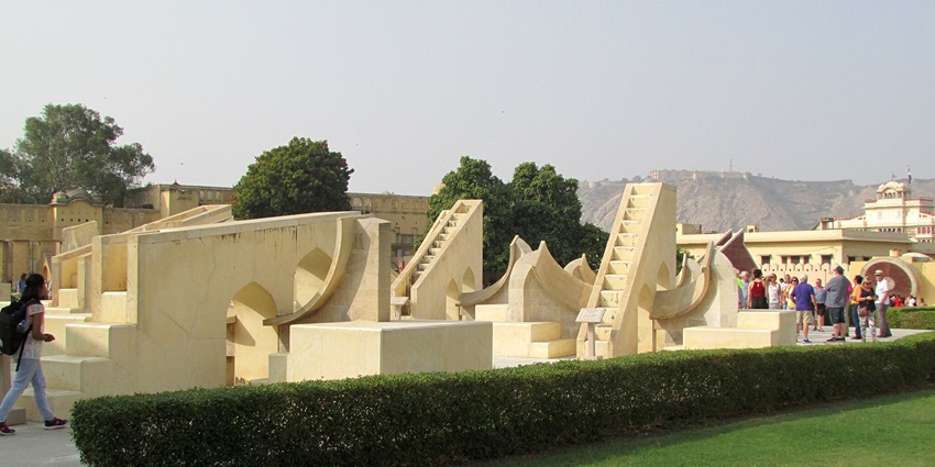 The Jantar Mantar features the largest stone sundial and 18th-century advancements.