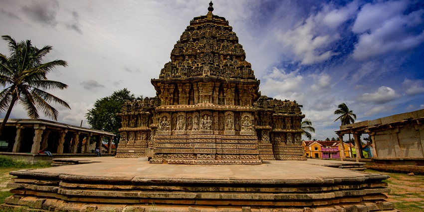 Javagal is home to the beautiful Hoysala-era shrine, dedicated to Lakshminarasimha.