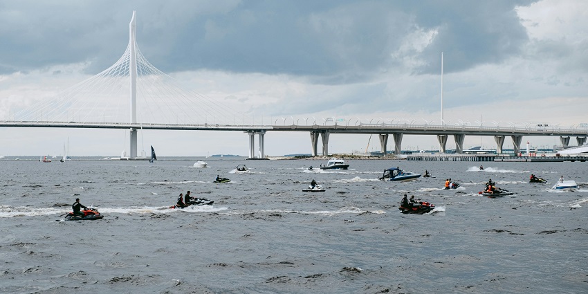 An aerial view of Mumbai's coastline showcasing various water sports activities.