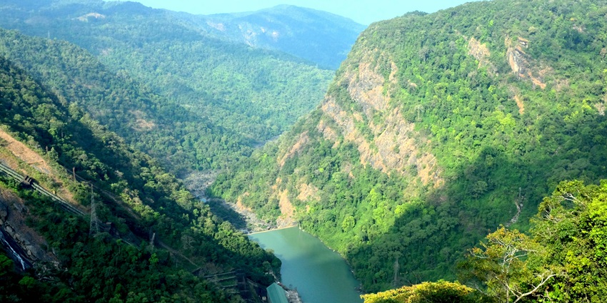 Jog Falls, a striking place to visit near Murudeshwar for every traveller to explore.