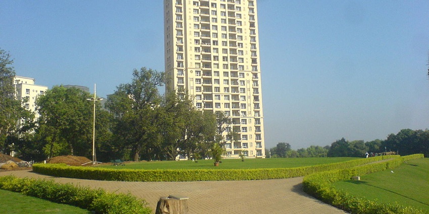 Jogger’s Park is one of the popular places to visit near Juhu Beach for strolls and views.