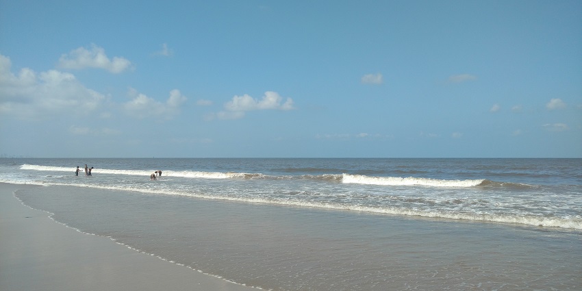 Peaceful morning at Juhu Beach, a gem among beautiful beaches in Mumbai