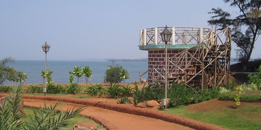 Romantic park, is among the famous places to visit in Kalyan for couples with vibrant flowers and peaceful paths