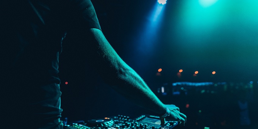 Phuket beach party places feature KUDO Beach Club with music, and refreshing drinks.