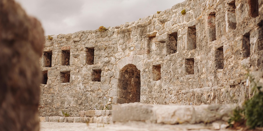 Kabbaladurga Fort is one of the most iconic places to visit in Ramanagara for visitors.