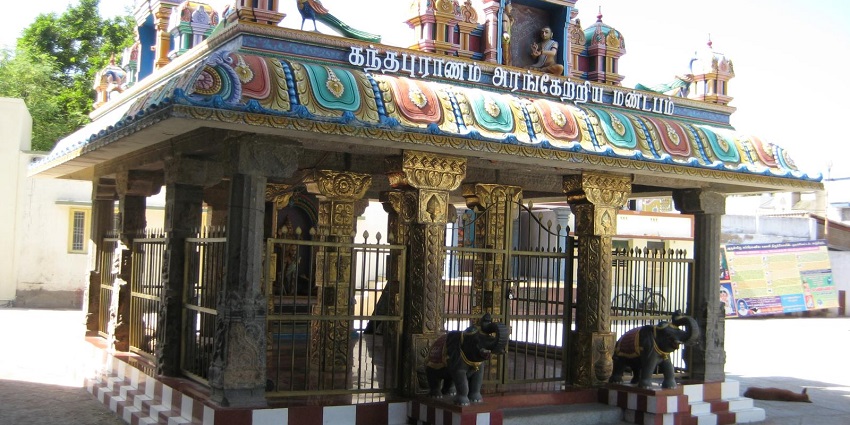 Massive courtyards at Kachapeswaran Temple, with vibrant colors