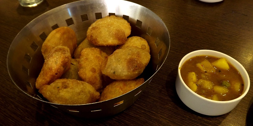 Snapshot of the mouth-watering Kachori with the curry made of Potato