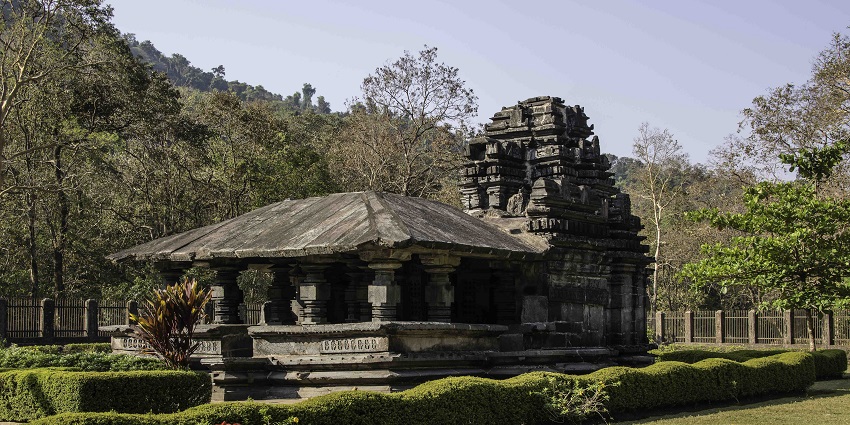 Kadamba Shri Mahadeva Temple is one of the best attractions of Goa with basaltic stone