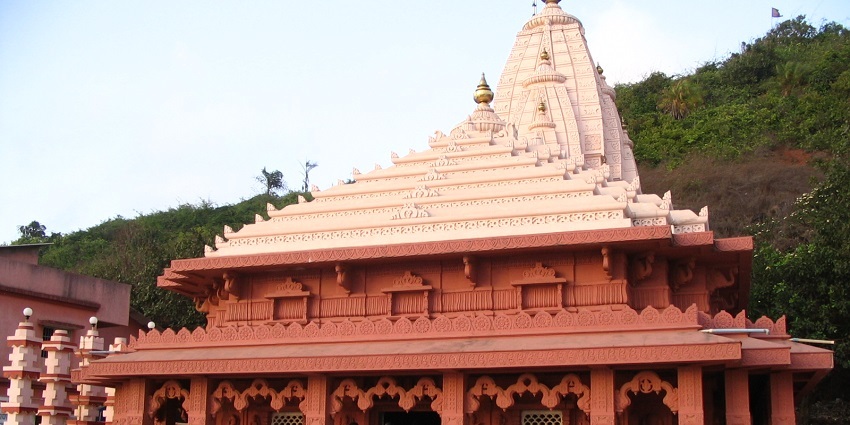 The Kadav Ganapati Temple by riverside, peaceful atmosphere for devotion in Karjat.