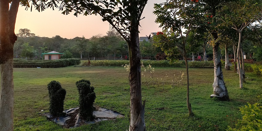 The famous Kadri Park in Karnataka offer lush greenery, serene paths, and lake views.