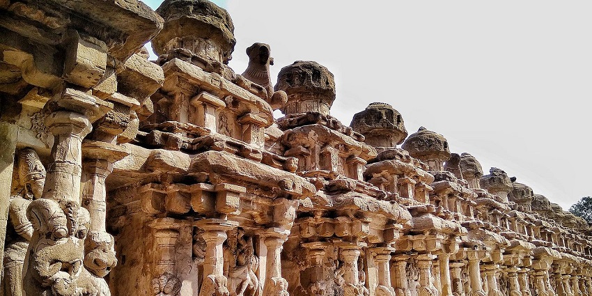 The architectural excellence is showcased by the sculptures at the Kailasanathar Kovil.