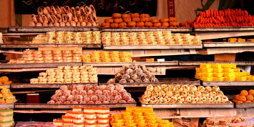 The best sweet shop in Shirdi, Kaka Halwai Shirdi for every traveller.