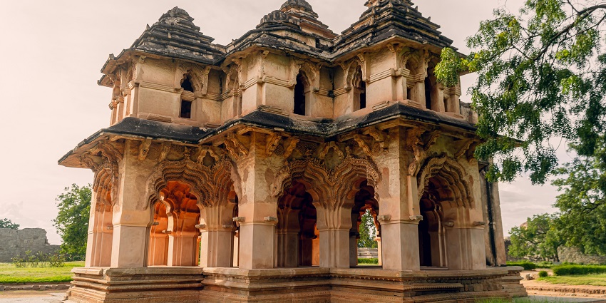 Kal Bhairav Temple is known for its peculiar rituals and serene and soothing ambiance.