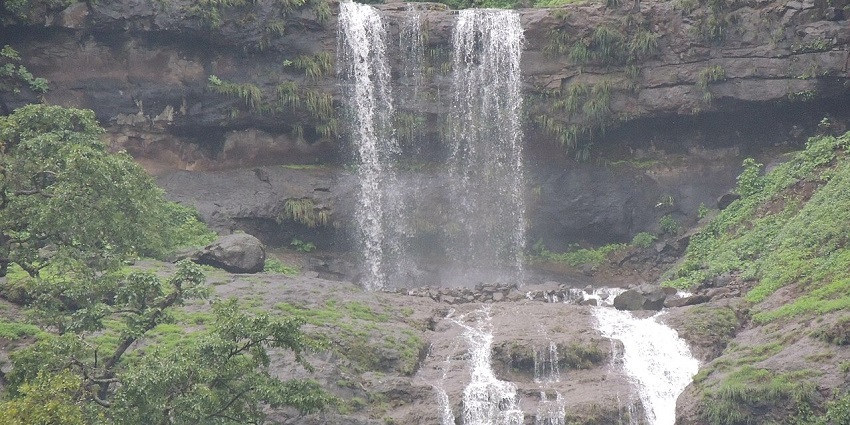 Scenic view of Kalmandavi Waterfalls surrounded by greenery